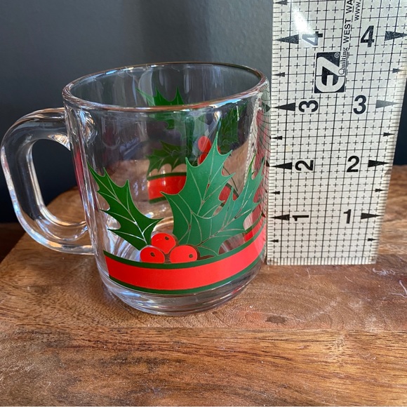 2 Vintage Christmas Mugs Red and Green Holly Berry - Picture 12 of 12